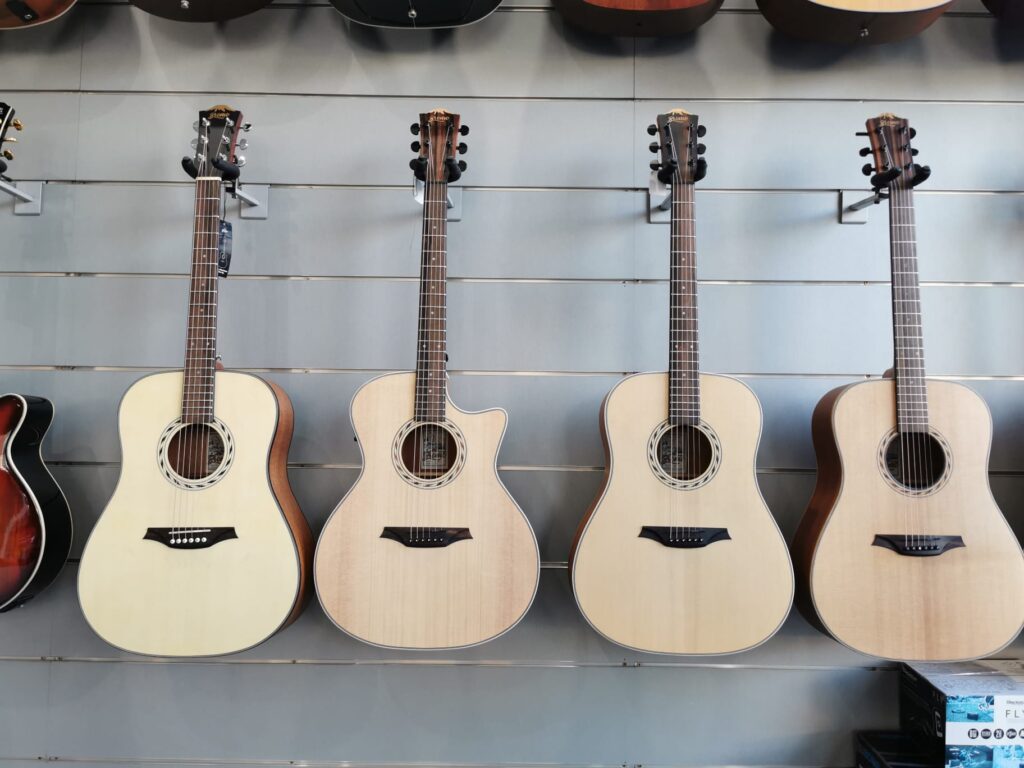 Guitarras acusticas y electroacusticas Bromo Guitars